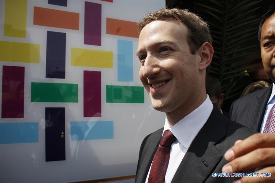 Zuckerberg pide a miembros de APEC unirse a revolución de conectividad global