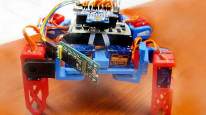 Jóvenes mexicanos diseñan robot arácnido con control Bluetooth