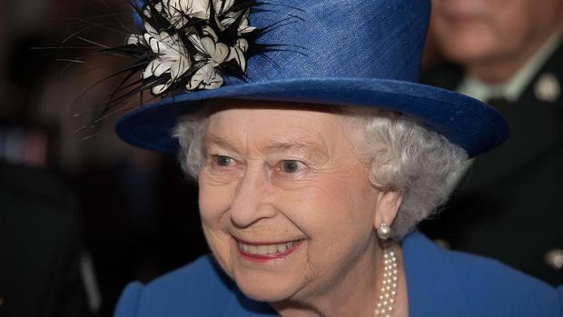 La BBC se disculpa por "humillar" a la reina Isabel II con una broma sobre su vida sexual