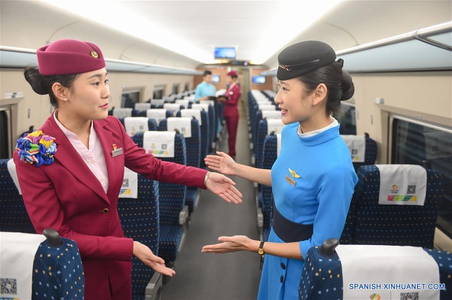 Xiamen: Asistentes de vuelo y de trenes participan en entrenamiento