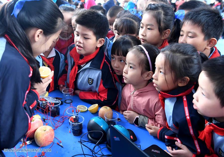 Guangxi: Festival de ciencia y artes en una escuela primaria en Nanning