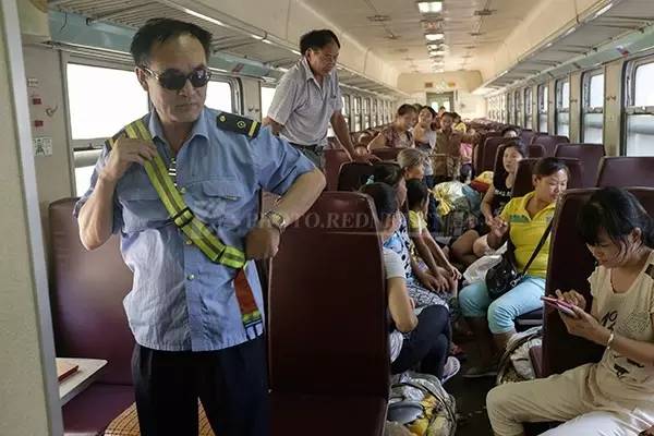 China: Tren gratuito para campesinos