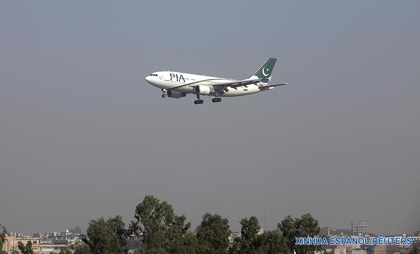 Avión de pasajeros con 47 personas a bordo se estrella en Pakistán