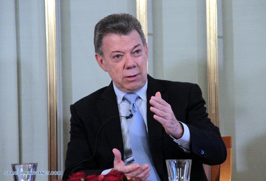 Presidente de Colombia pide implementación rápida de acuerdo de paz