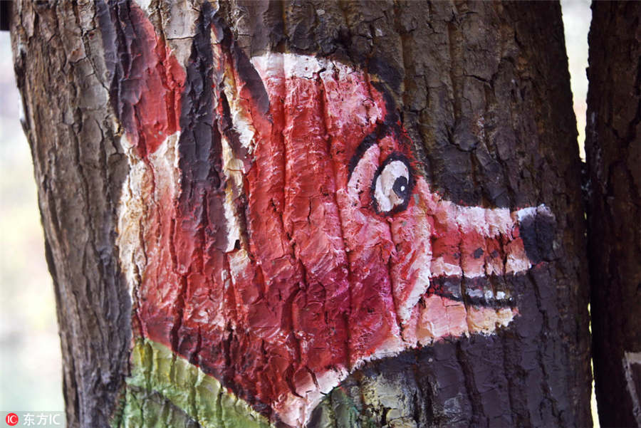 Pintura de un zorro de los dibujos animados Zootopia en un árbol en el condado de Shangyou, provincia de Jiangxi. [Foto / VCG]