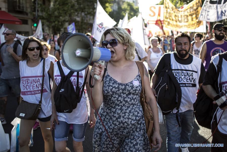 Marcha en el marco de los 15 años de las protestas contra el estado de sitio decretado en Argentina
