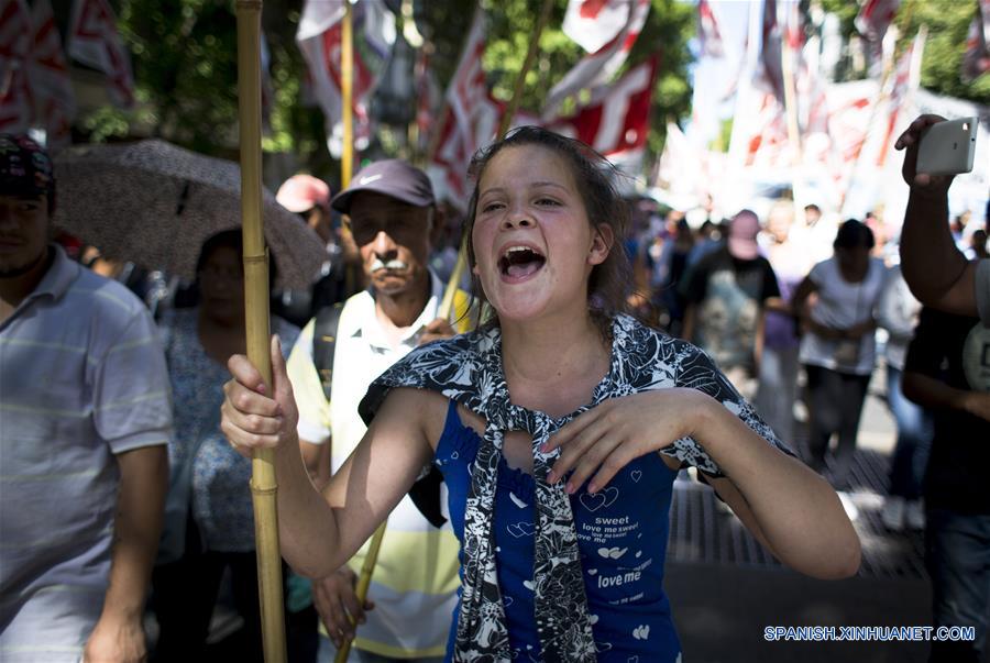 Marcha en el marco de los 15 años de las protestas contra el estado de sitio decretado en Argentina