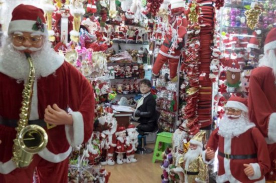 El 60% de los productos mundiales de Navidad se producen en Yiwu, China