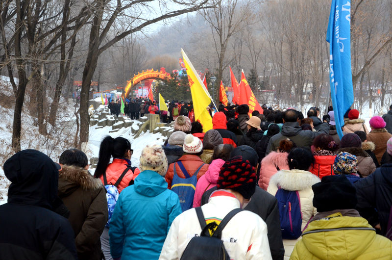 Pueblo en Línea convoca una excursión de 100 mil internautas en 40 ciudades para celebrar el Año Nuevo y su XX aniversario------la ciudad de Fushun,en la provincia de Liaoning