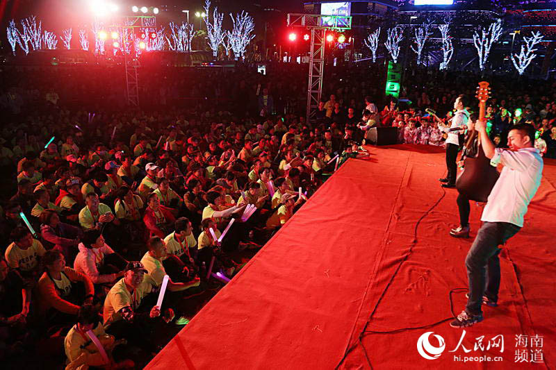 Pueblo en Línea convoca una excursión de 100 mil internautas en 40 ciudades para celebrar el Año Nuevo y su XX aniversario------la ciudad de Haikou, en la provincia de Hainan