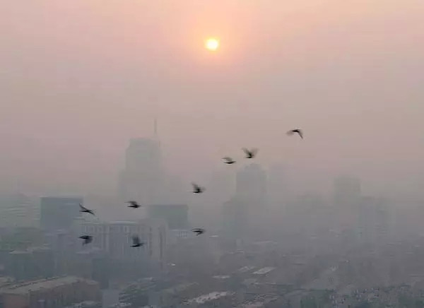Un total de 24 ciudades chinas están en alerta roja por contaminación de aire