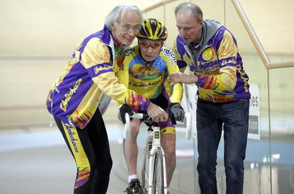 Un francés de 105 años intentará batir el récord de velocidad en bicicleta