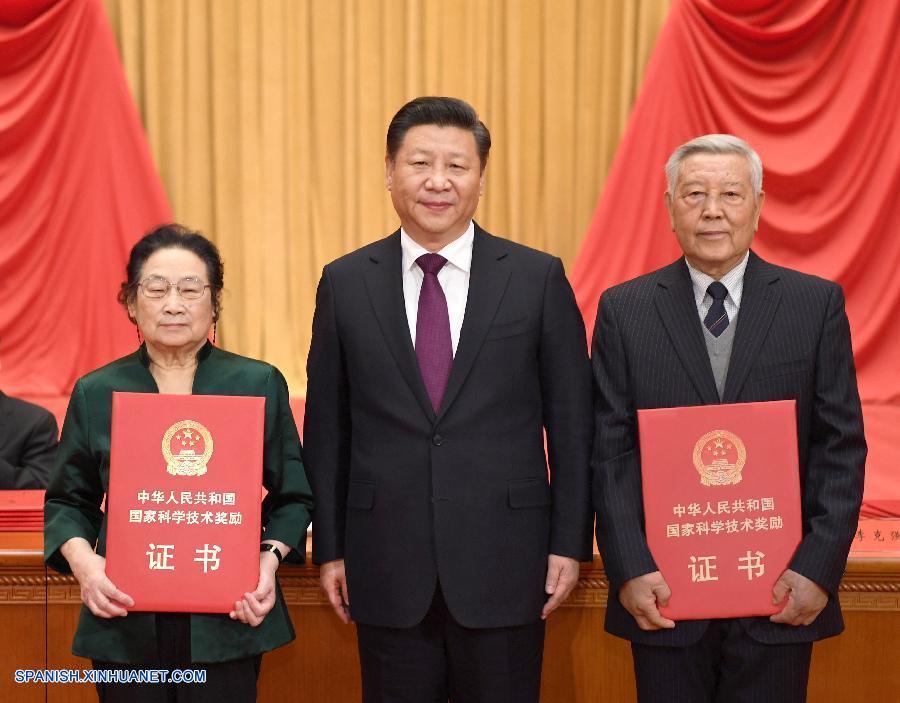 Físico y farmacóloga ganan máximo premio científico de China