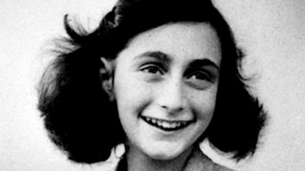 Encuentran un colgante idéntico al de Anna Frank en un campo de exterminio nazi