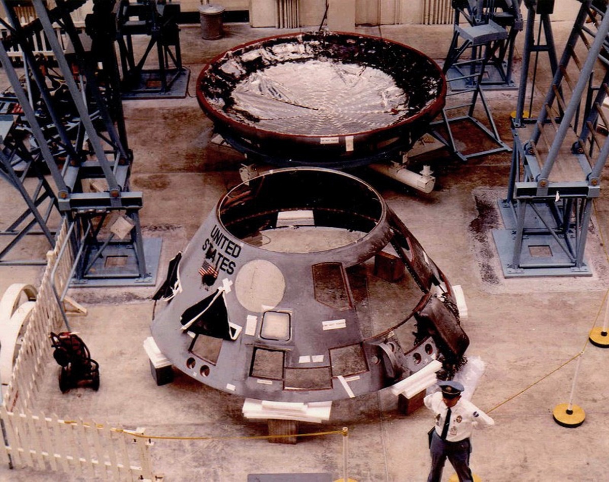 Exhibirán en público compuerta de la cápsula espacial Apollo 1