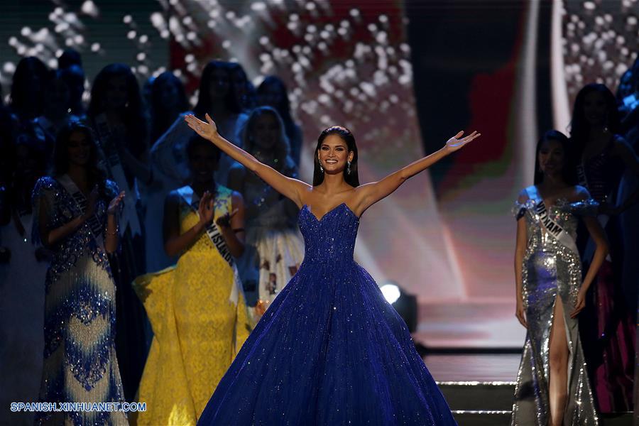Pia Wurtzbach, Miss Universo 2015, reacciona durante el 65 concurso Miss Universo en la ciudad de Pasay, Filipinas, el 30 de enero de 2017. La representante de Francia, Iris Mittenaere, se coronó como Miss Universo 2016. (Xinhua/Rouelle Umali)