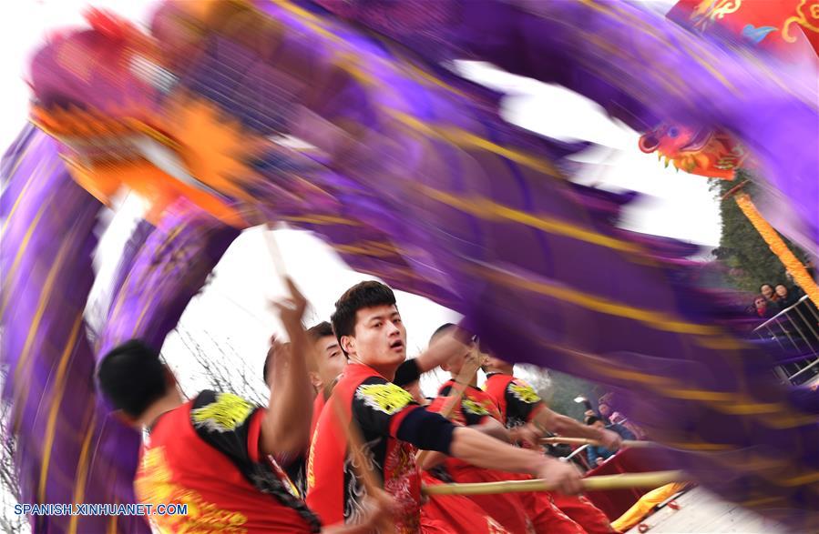 Hubei: Concurso de danzas de dragón y de león en Wuhan