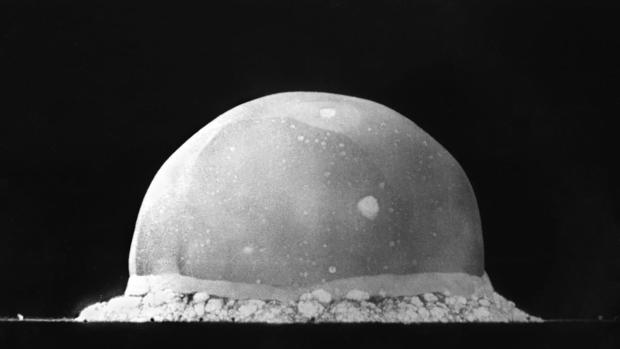 La primera bomba atómica de la historia dice cómo se formó la Luna