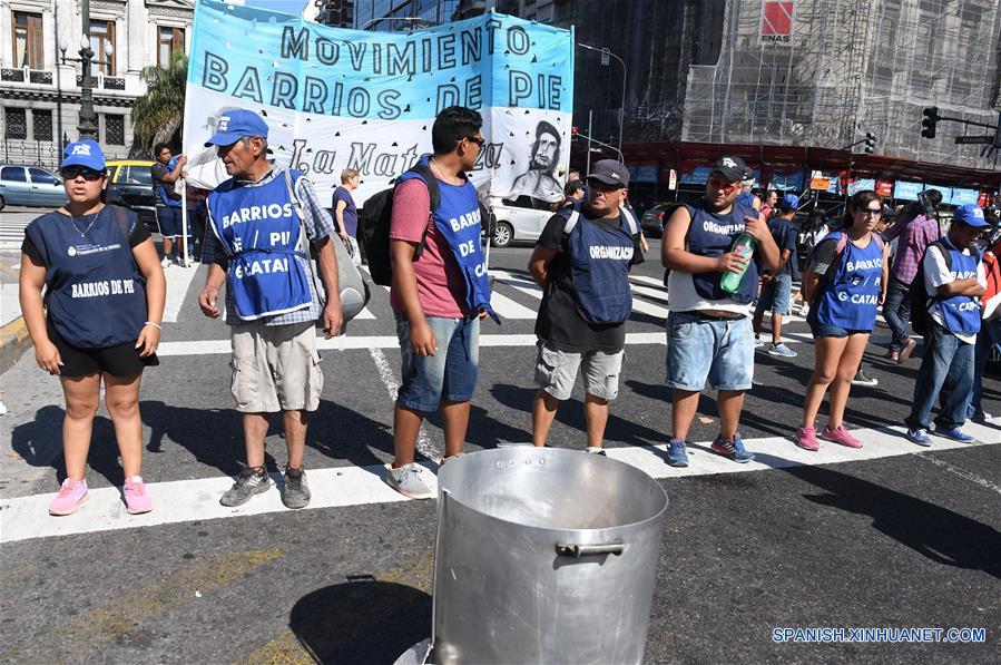 La jornada de ollas populares y acampe se llevó a cabo en Buenos Aires