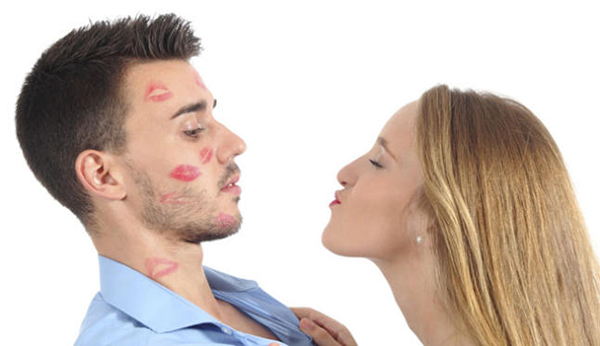 Sugieren medidas para evitar enfermedades transmitidas por el beso