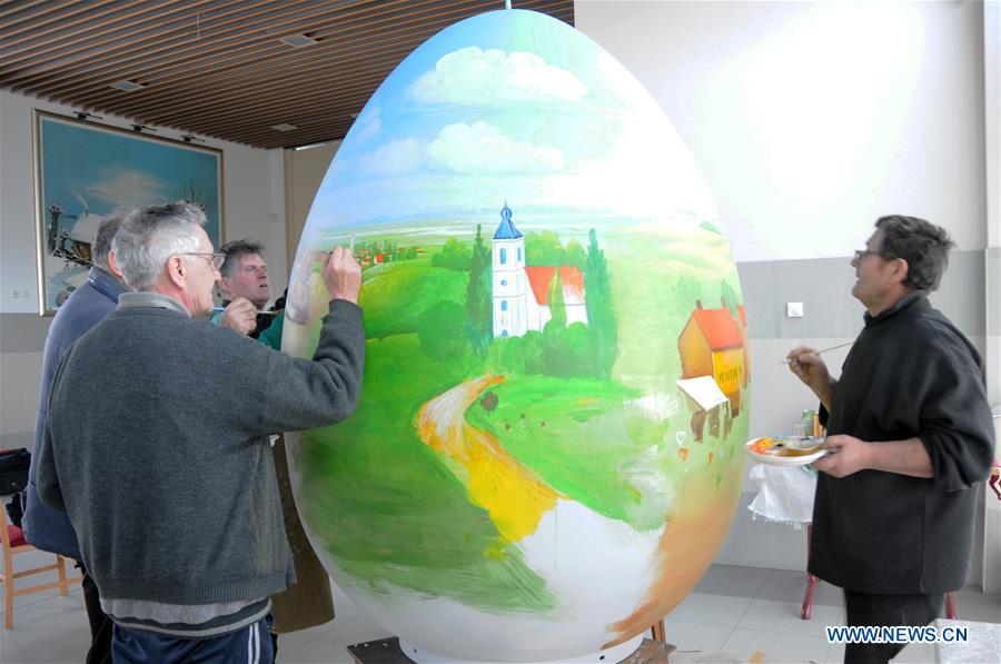 Pintores croatas decoran los huevos de Pascua