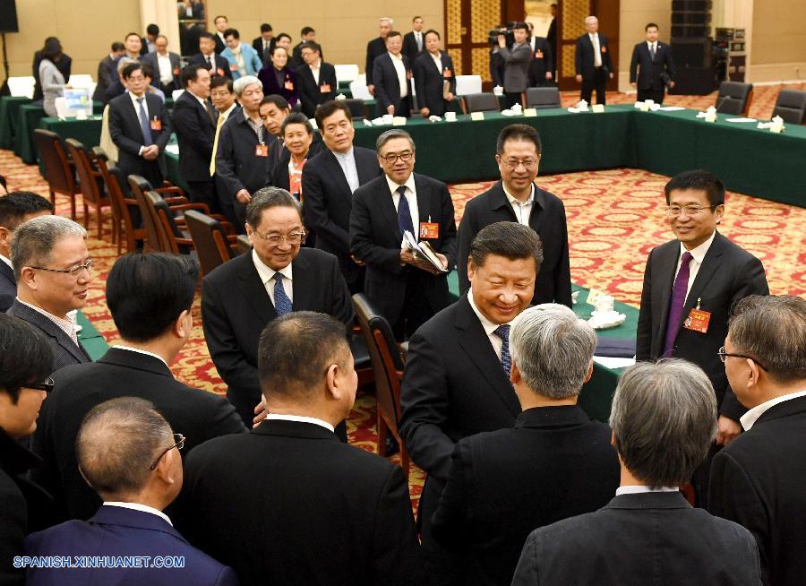 Xi pide a intelectuales contribuir más a la nación