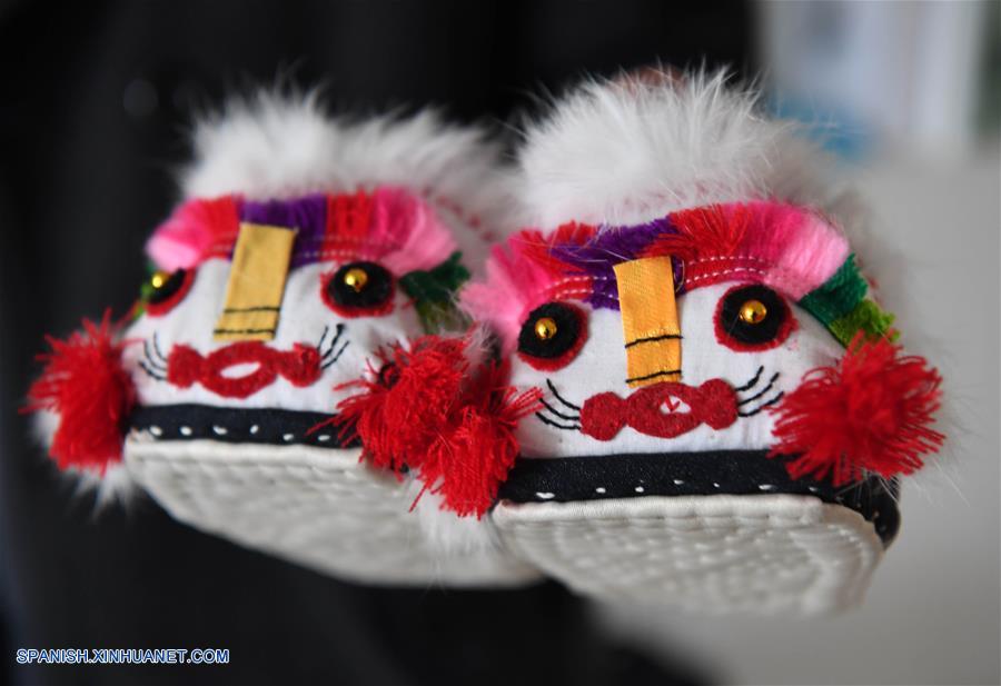 Calzado con cabeza de tigre: Artesanía tradicional popular china
