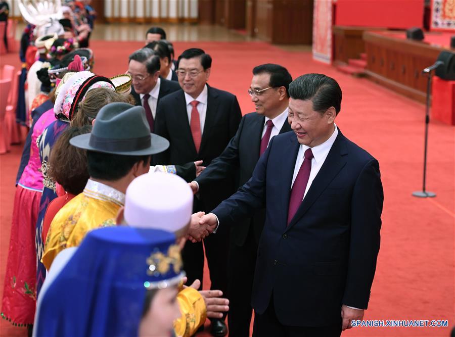 Presidente chino asiste a reunión con legisladores y asesores políticos de minorías étnicas