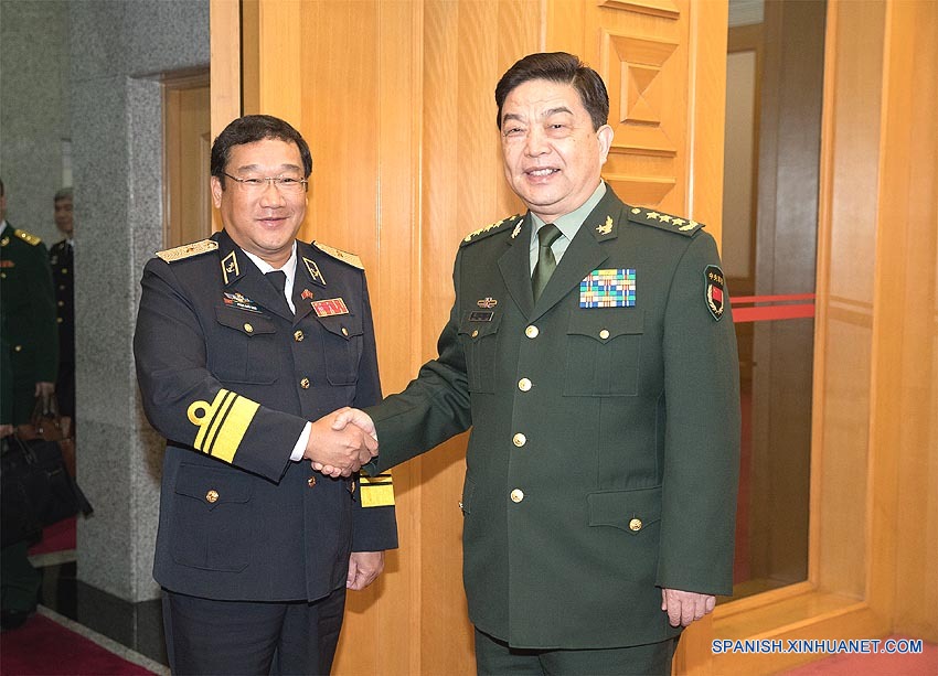 Ministro de Defensa chino se reúne con comandante de Armada vietnamita