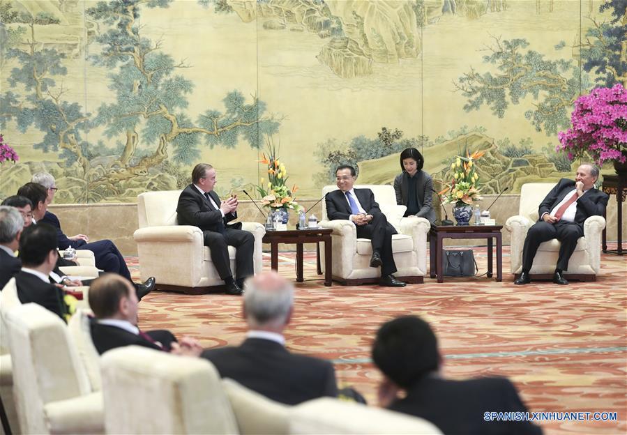 Puertas de China están más abiertas al mundo exterior, dice primer ministro