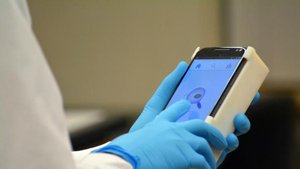 Inventan un test que diagnostica la infertilidad masculina a través del smartphone