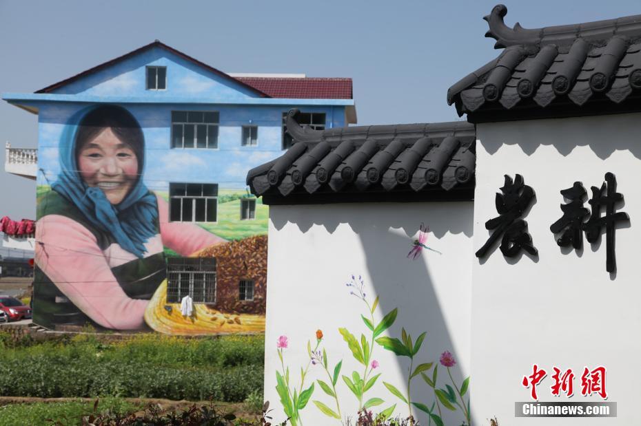 Un mural tridimensional llama la atención en Jiangxi