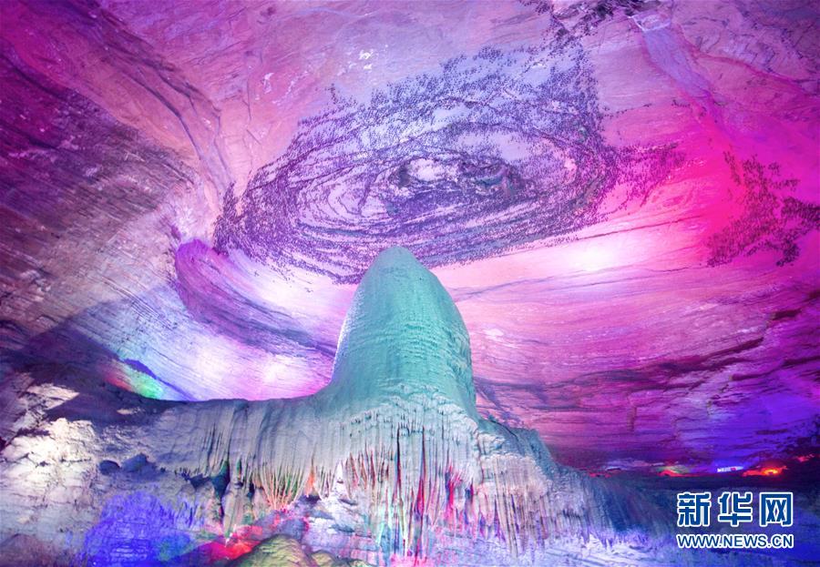 Hermosa cueva de piedra caliza en Jiangxi