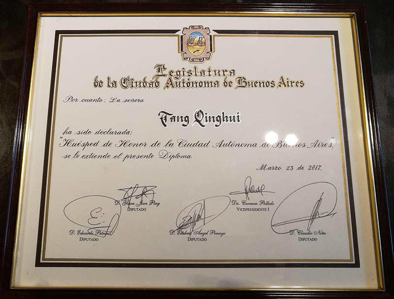 Tang Qinghui, portavoz china de Maradona, recibe la distinción de "Ciudadana de Honor" de Buenos Aires