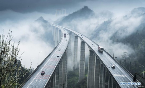 Magnífico paisaje desde el puente Siduhe en Hubei