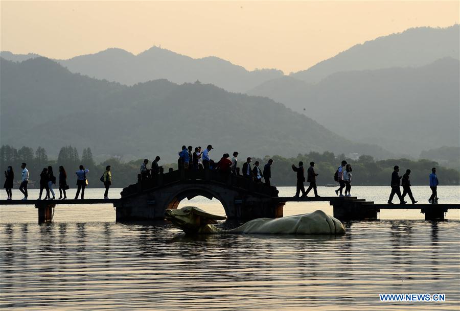 Puesta de sol en el Lago del Oeste de Hangzhou  2