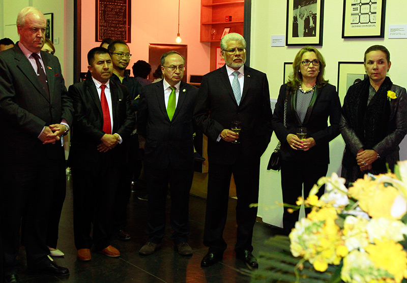 Embajadores de países de América Latina asistieron al Instituto Cervantes de Beijing para el homenaje al escritor colombiano Gabriel García Márquez en su tercer aniversario luctuoso. (Foto: YAC)
