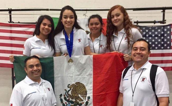 Mexicanas ganan medallas de oro en concurso de robótica