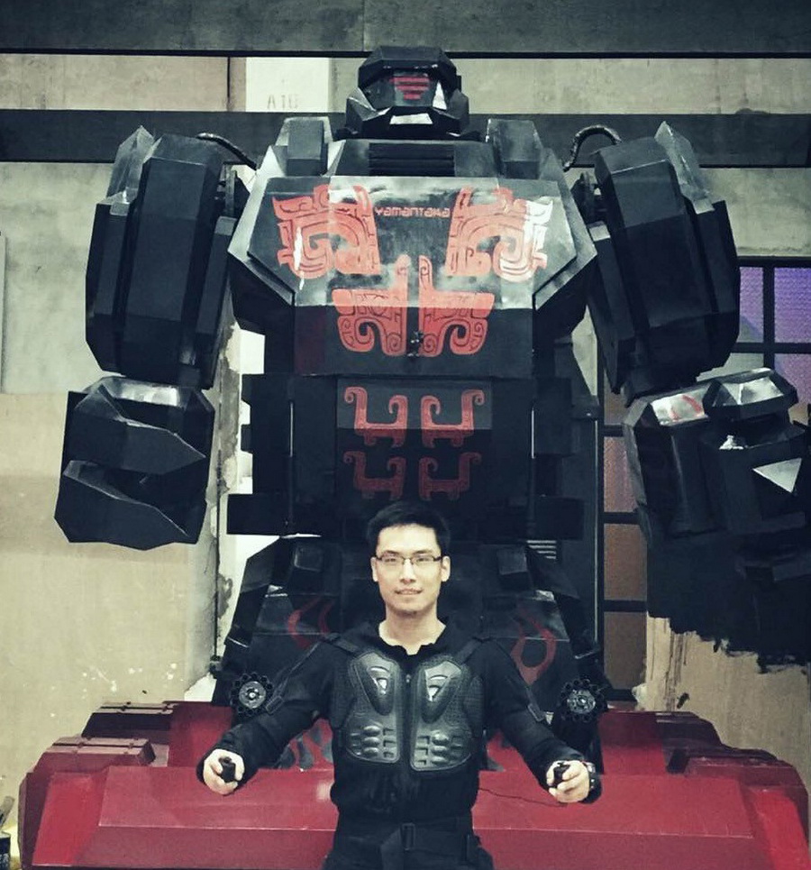 En primer robot chino de combate a los japoneses y