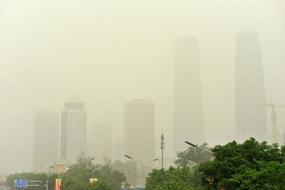 Beijing emite alerta azul por tormenta de arena