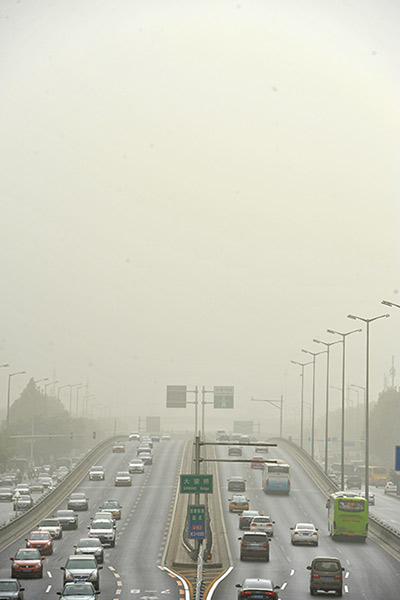 Beijing emite alerta azul por tormenta de arena