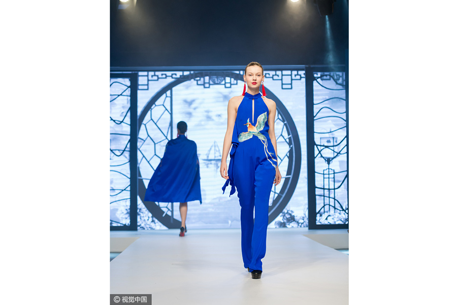 Se celebra el Guangzhou el Desfile de Moda de Bordados de Suzhou 2017