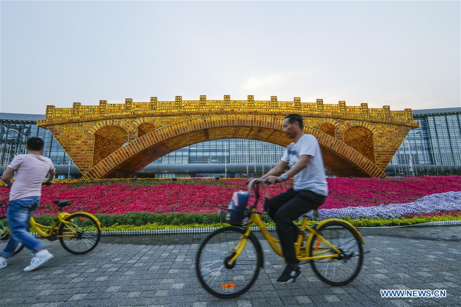 Instalan el 'Puente de Oro sobre la Ruta de la Seda' en Beijing