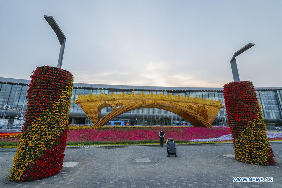 Instalan el 'Puente de Oro sobre la Ruta de la Seda' en Beijing