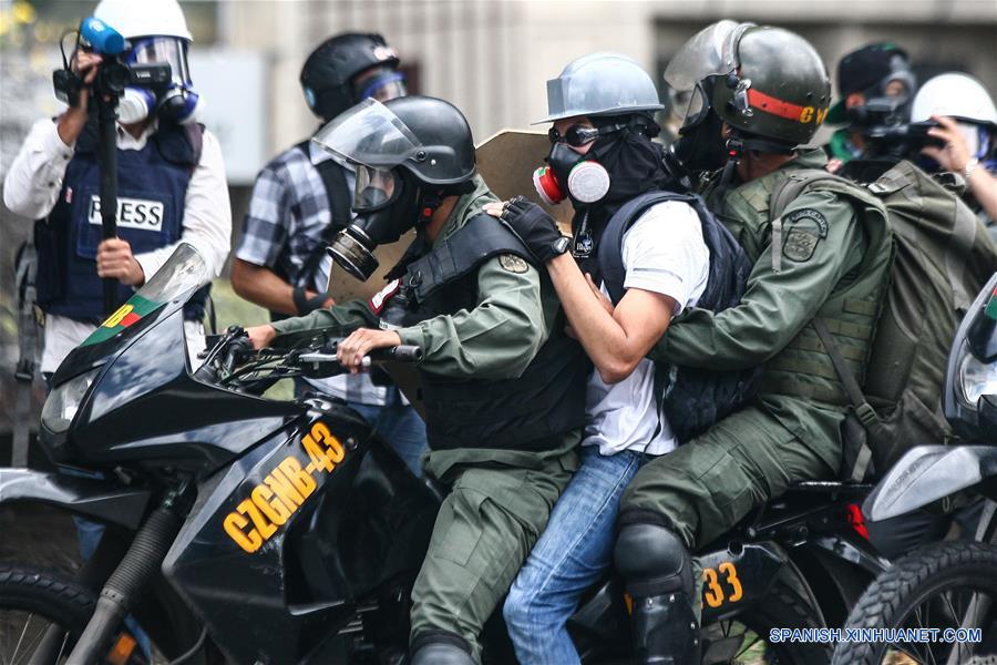Presidente venezolano responsabiliza a diputado por violencia en protestas