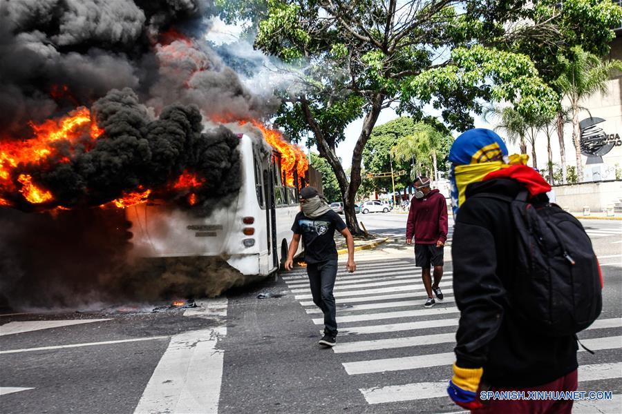 Presidente venezolano responsabiliza a diputado por violencia en protestas