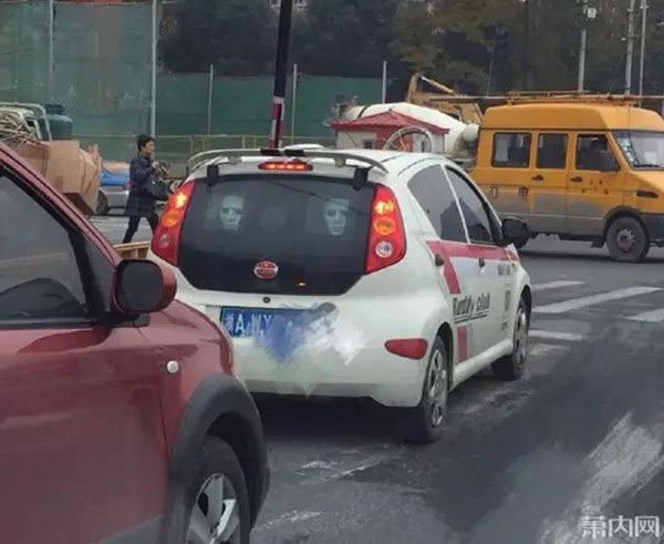Pegatinas parasol en coches, la nueva moda en China