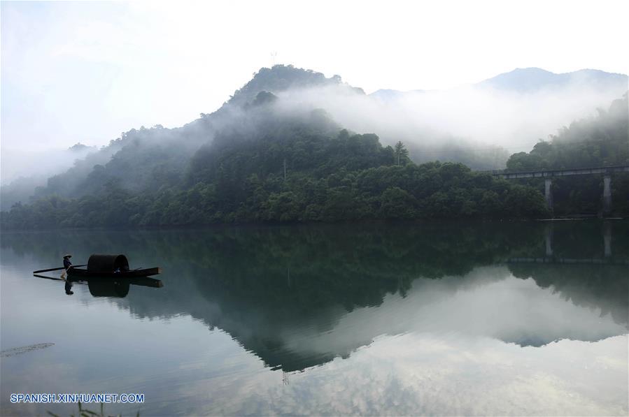 Hunan: Lago Dongjiang en Zixing 2