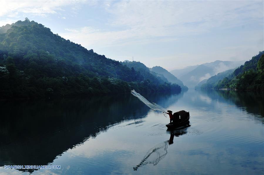 Hunan: Lago Dongjiang en Zixing 3
