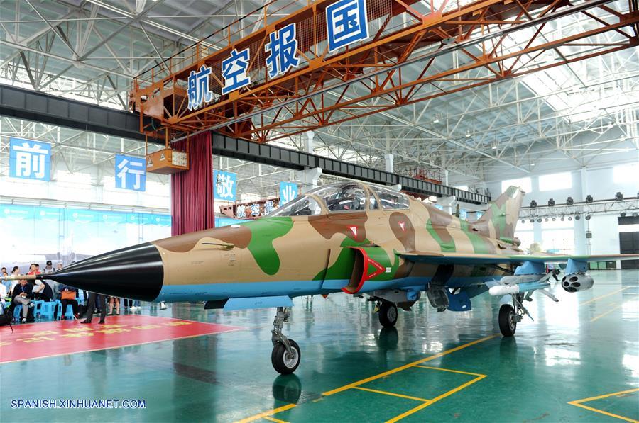 Avión FTC-2000 desarrollado por China sale de cadena de montaje